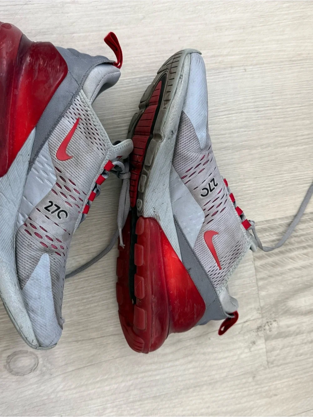 Nike Air Max 270 Wolf Grey University Red